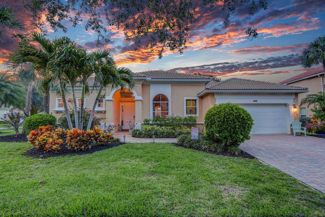 Welcome to 146 Magnolia Way the perfect location in the heart of Tequesta, Florida !
