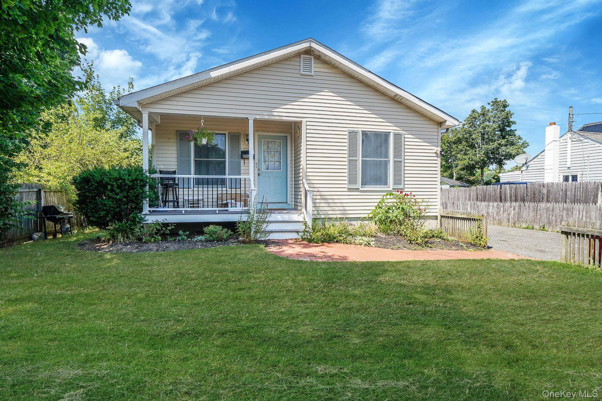 Welcome to 395 Linnet Street, also known as 806 Linnet Street, Southold ideally located on the Greenport border.