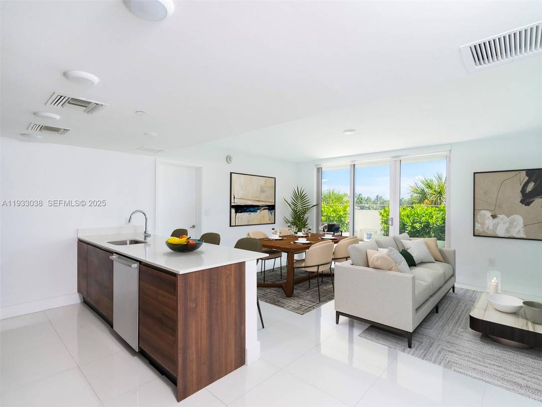 SHORT TERM RENTALS ALLOWED 2 ensuite Bedrooms Den with 3 FULL bathrooms with 1, 854 total sqft.