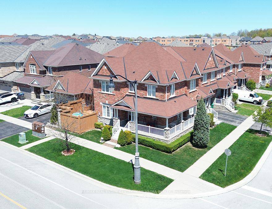 Step into luxury with this spacious 2, 180 sq ft executive townhome on a premium corner lot in one of Bram West's most desirable neighborhoods.