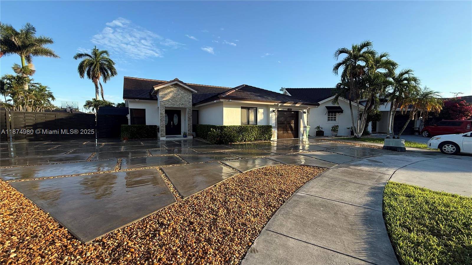 Welcome to this stunning single family home locate on a spacious 10288 sq.