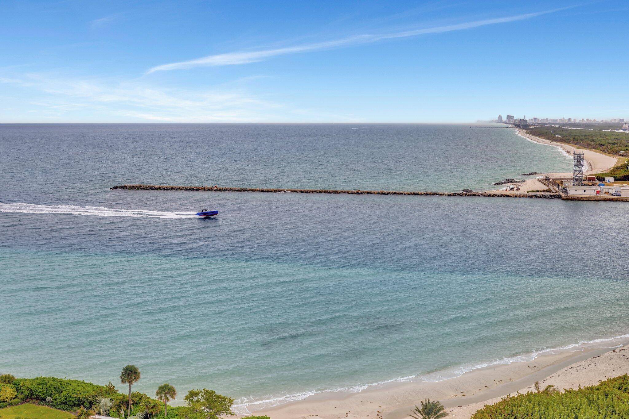 Wow ! Set your sail to live at a classic location on the southernmost beach in Fort Lauderdale.