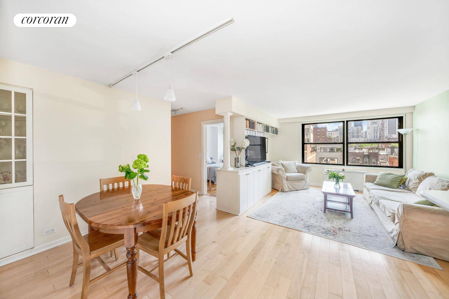 Welcome to Residence 8LS at The Harridge House 225 East 57th Street.
