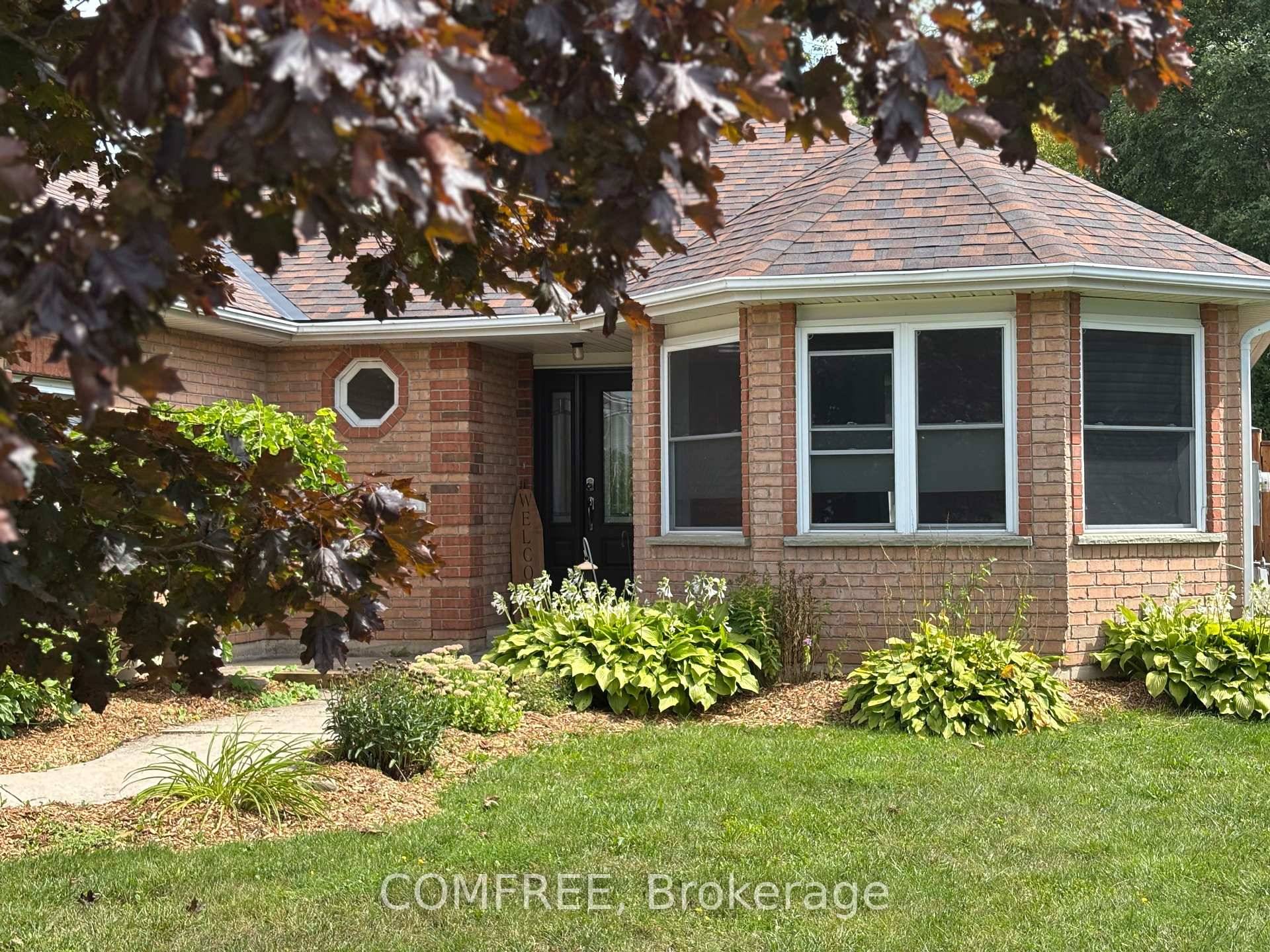 Welcome to this spacious 1, 700 sq.
