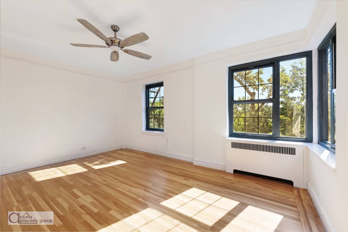 IN CONTRACT ! PLEASE CONTACT US FOR SIMILAR HOMES IN THE AREA.