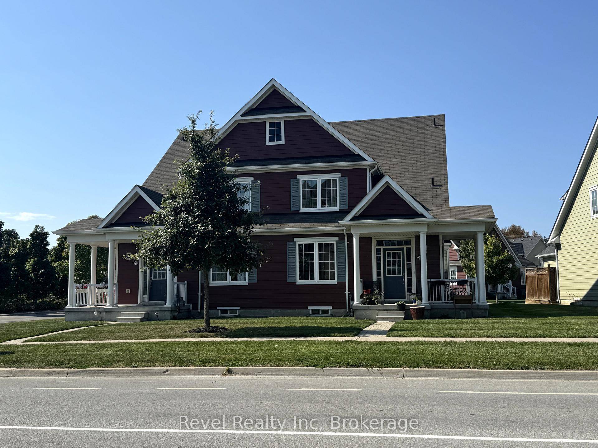 Welcome to 21 Village Gate, a bright and spacious 3 bedroom, 2.
