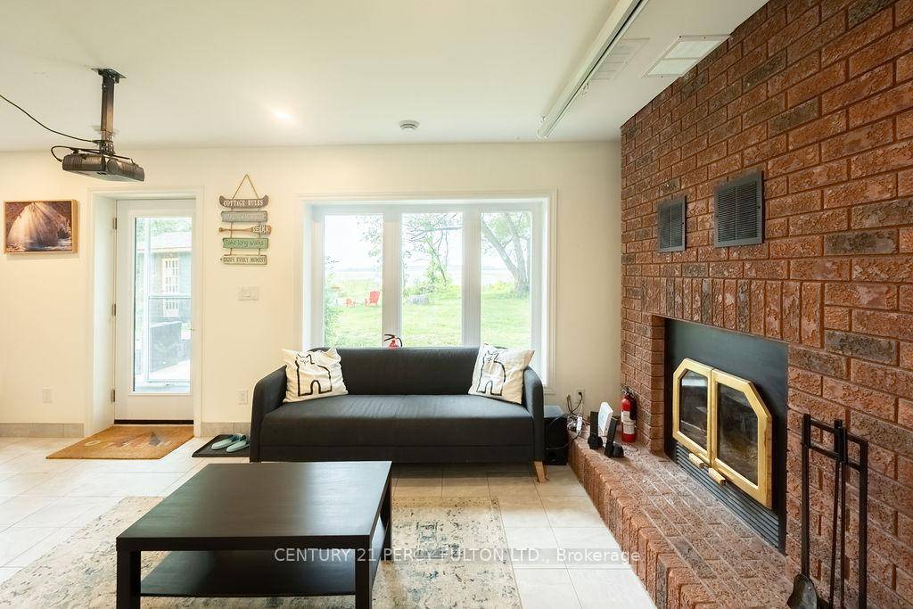 Spacious 5 Bedroom Waterfront Home on Machedash Bay, Private Yard, and beautiful view.