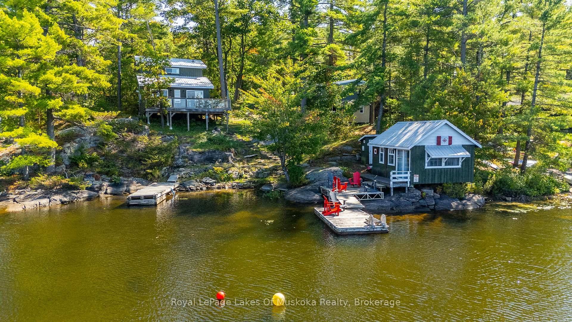 First time offered on Pine Lake !