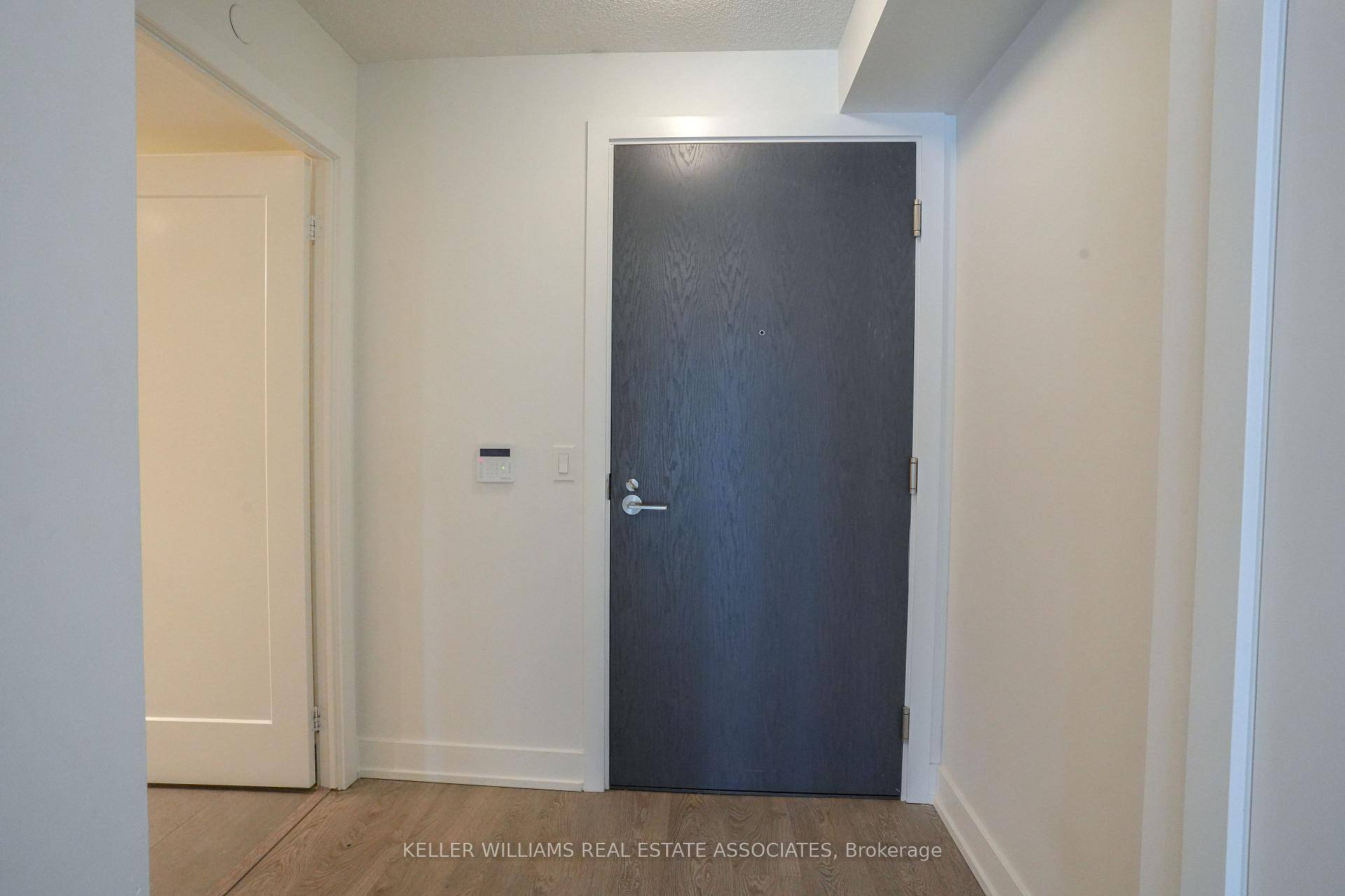 Experience elevated living in this stylish 2 bedroom, 2 bathroom suite on the 22nd floor of Bloorvista at Islington Terrace by Tridel.