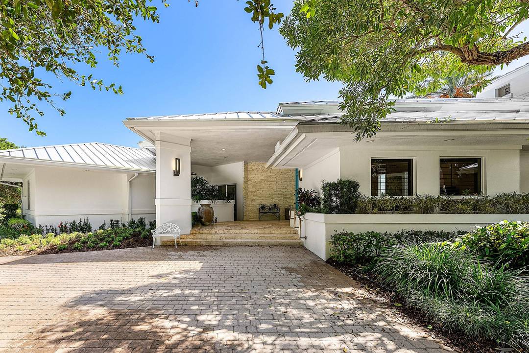 Custom Built Estate in Seagate Country Club !