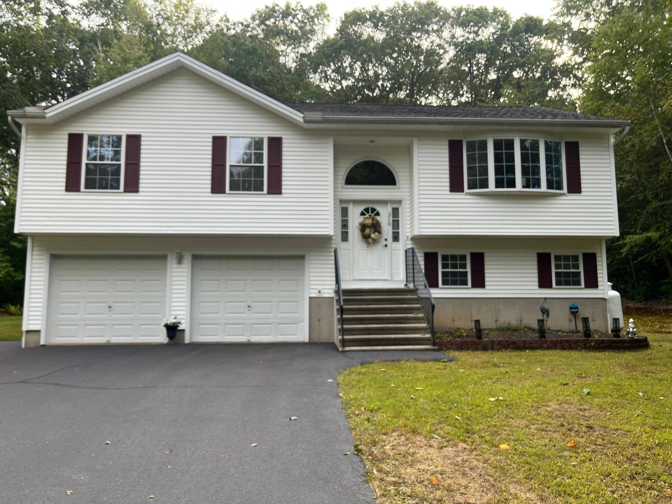 TURN KEY HOME ON A PRIVATE 2 ACRE LOT THIS 7 RM RR FEATURES KITCHEN WITH NEWER APPLS, BREAKFAST NOOK CATHEDRAL CEILING DINING RM WITH CATHEDRAL CEILING SLIDERS LEADING TO ...