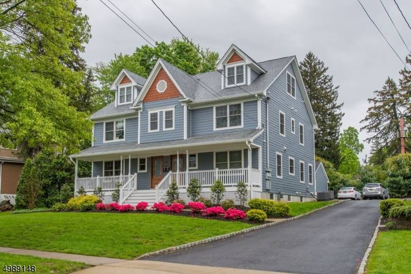 Stunning Newer Construction Rental in Prime Location !