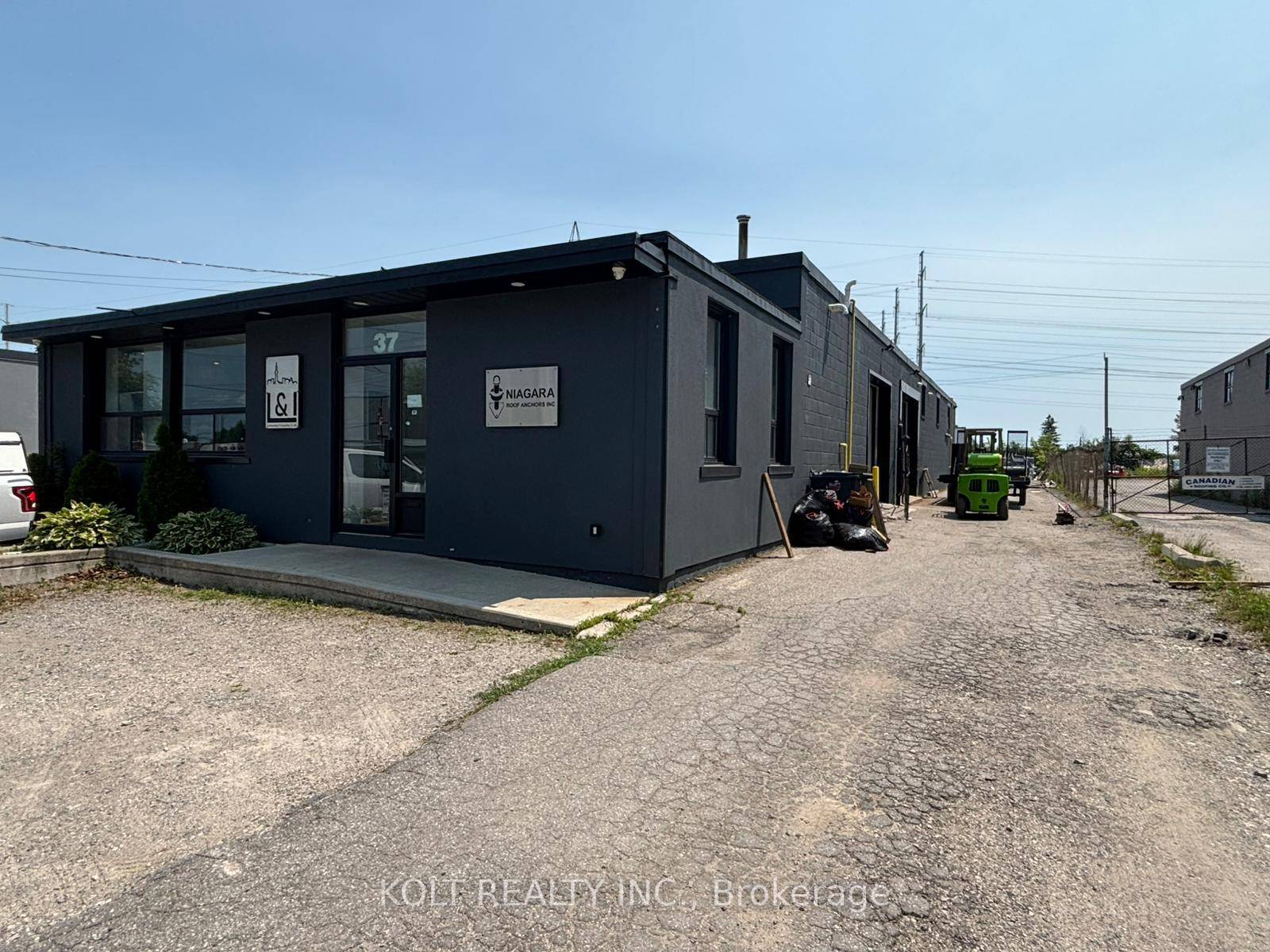 Industrial unit plus excess land perfect for automotive businesses andcontractors.
