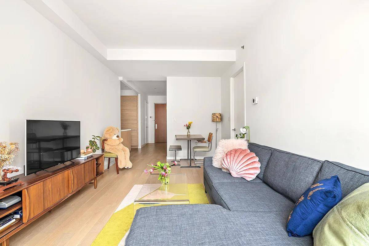 Welcome home to this lovely and stylish one bedroom, one bath residence in this sleek yet charming boutique building located in the wonderful Lenox Hill area of the Upper East ...