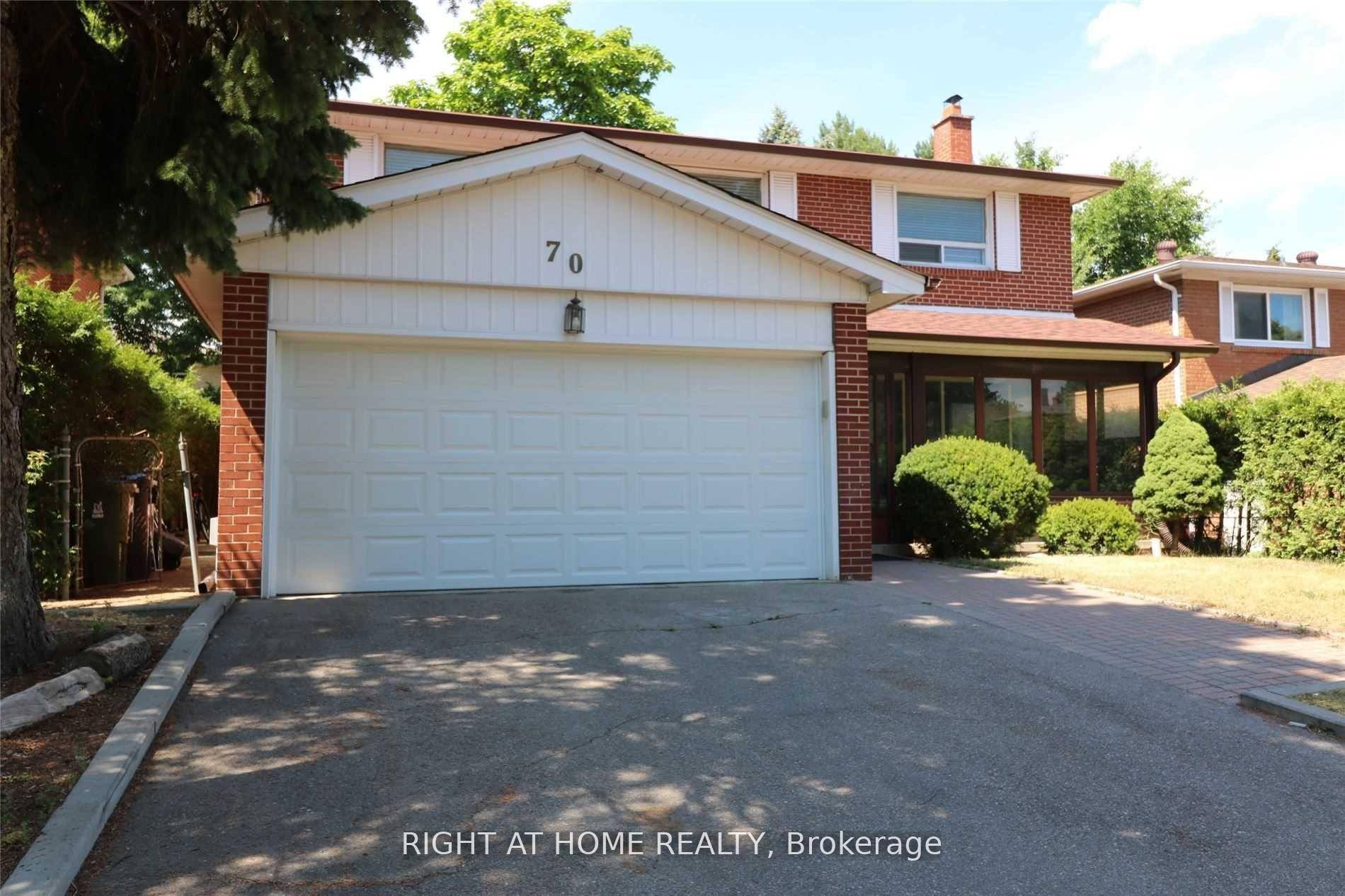 Gorgeous Prime North York 4 Bedroom Family Sized Home At Beautiful Lot.