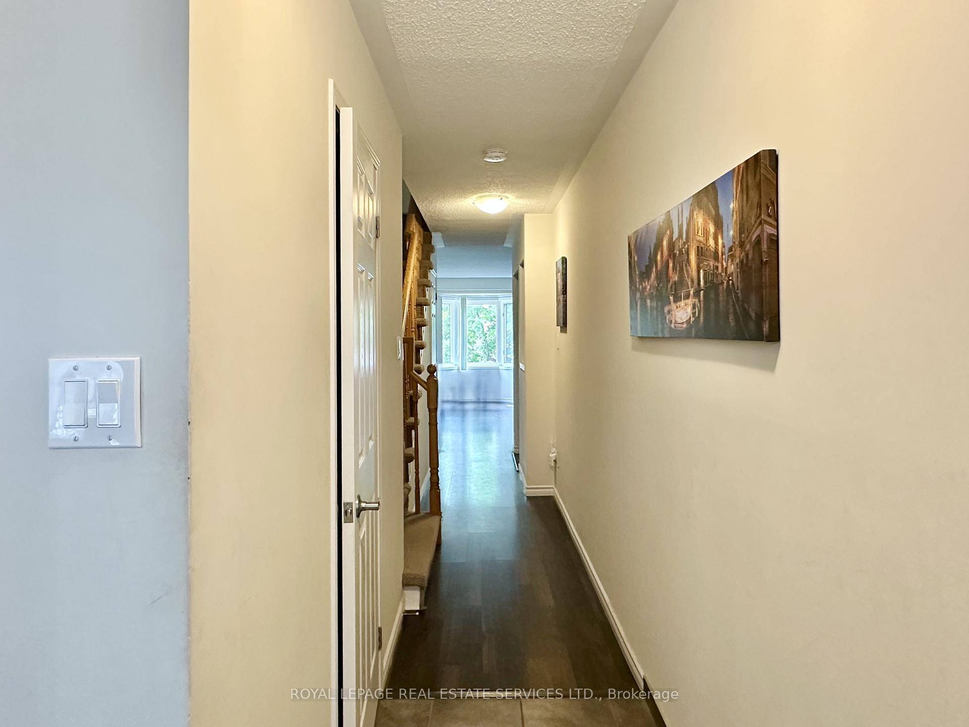 Prime Location ! Nestled in Central Erin Mills, this well maintained 3 bedroom, 2.