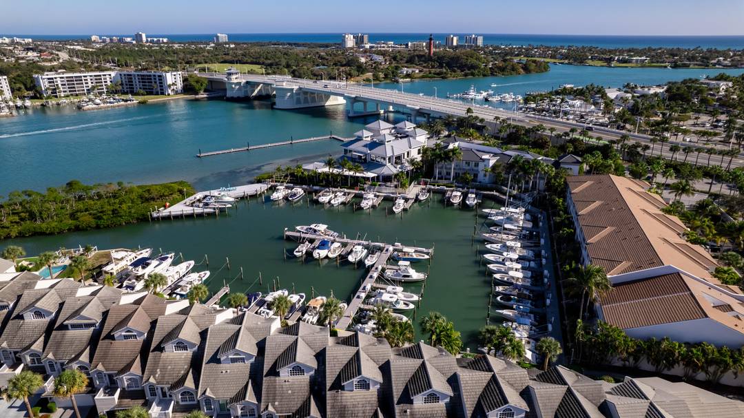 Welcome to the unparalleled Jupiter Harbour lifestyle where the intracoastal meets the Jupiter Inlet surrounded by incredible water views, lush green landscaping and walkability 10 10.