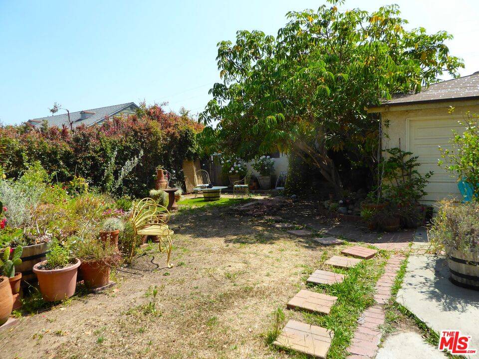 3565   Military Ave 2BR La