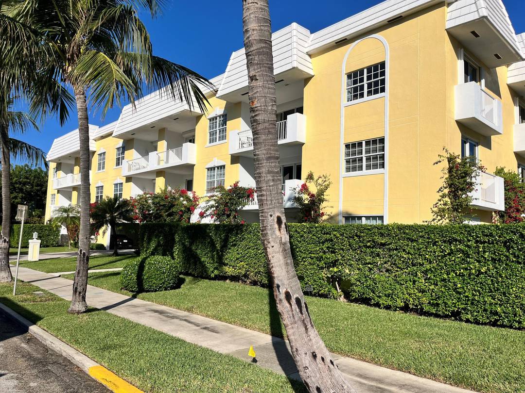 Desirable Chalet by the Ocean condominium, just 300 feet from the beach on Peruvian Avenue, is ideally located one block from Worth Avenue, with the Town docks, park and Lake ...