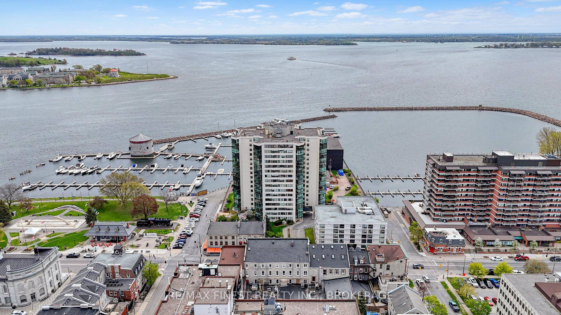 Welcome to this spacious 3rd floor suite in the prestigious Harbour Place.