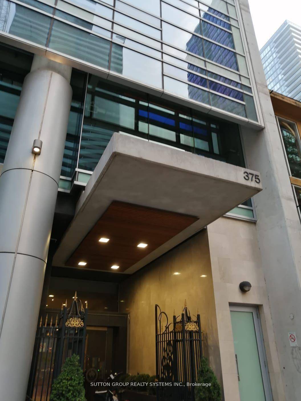 Welcome To M5V Condos ! Located In Desirable King West, This Unit Has A Cozy Layout With Floor To Ceiling Windows For Lots Of Light, Clear Unobstructed View, Exposed Concrete ...