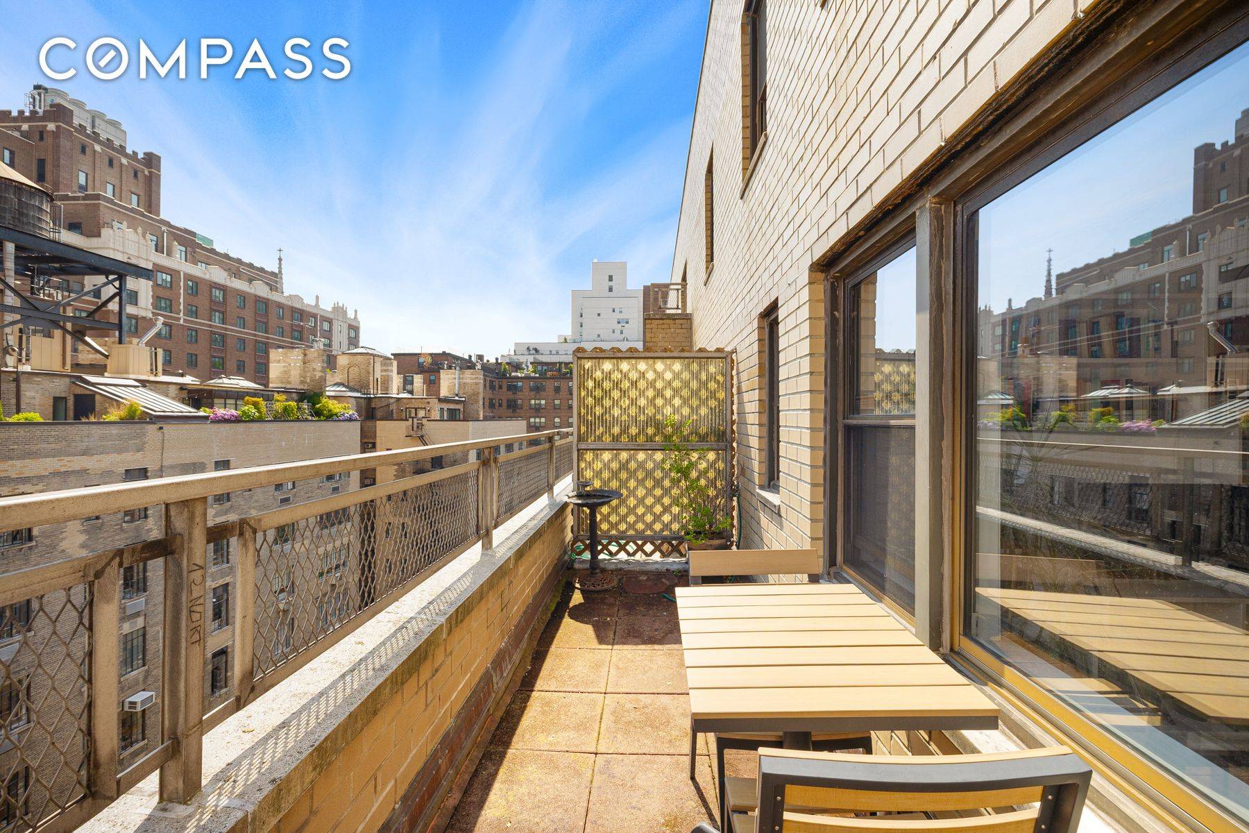 Charming studio with private terrace !