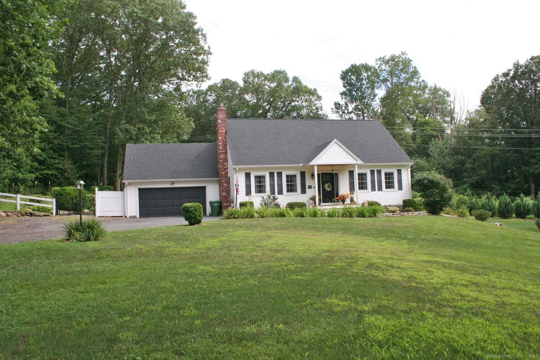 OPEN Saturday 9 6 10am 12pm Lovely Cape Cod style home set in a country subdivision only a short drive from East Hampton village, the town Library, and ball fields.