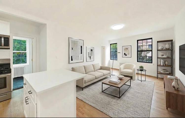 Renovated amp ; Spacious 2 Bedroom in Greenpoint !