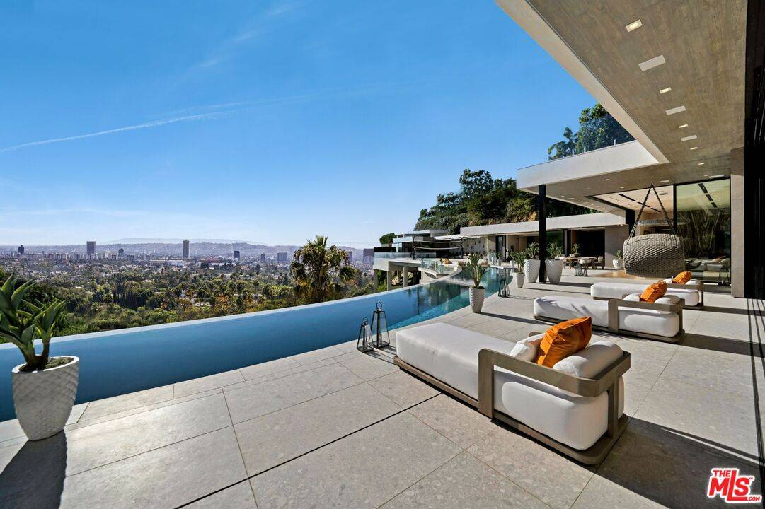 9330   Flicker Way 9.0 Sunset Strip LA