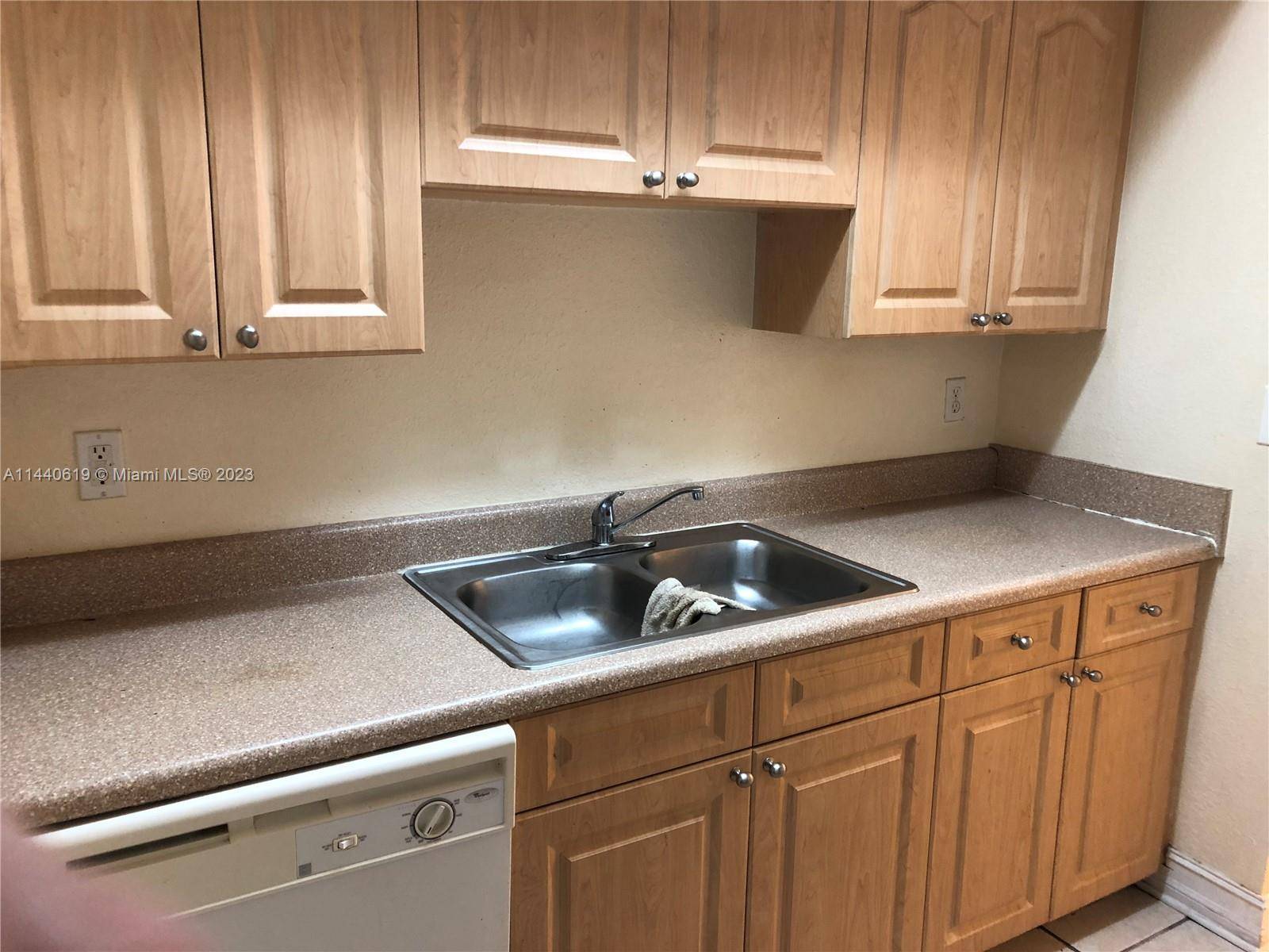 Great for investors, nice and big 2 Bedrooms, 2 Bathrooms Condo is centrally located in the STONEBRIDGE GARDENS Subdivision of Lauderhill.