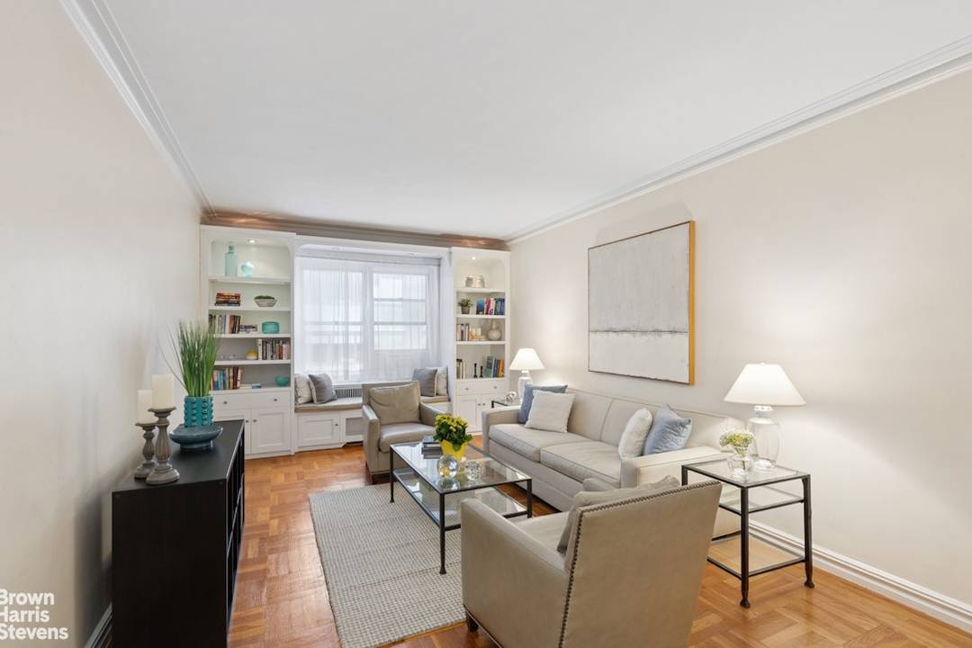 This is a lovely one bedroom in an Art Deco building located block from Lincoln Center and Central Park.