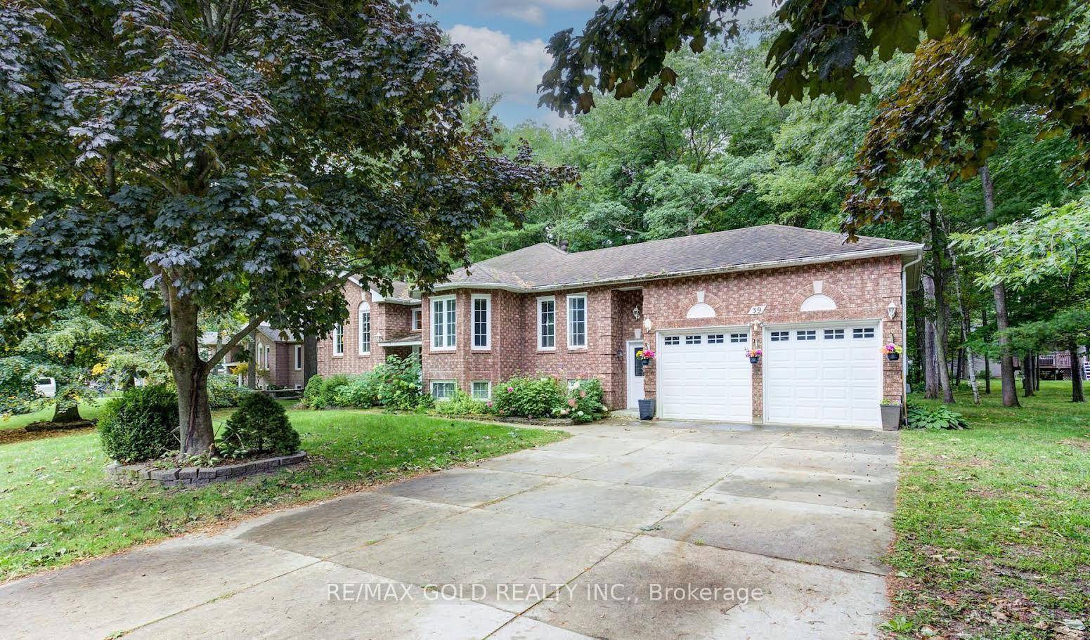 Located in a sought after neighborhood of Wasaga Beach.