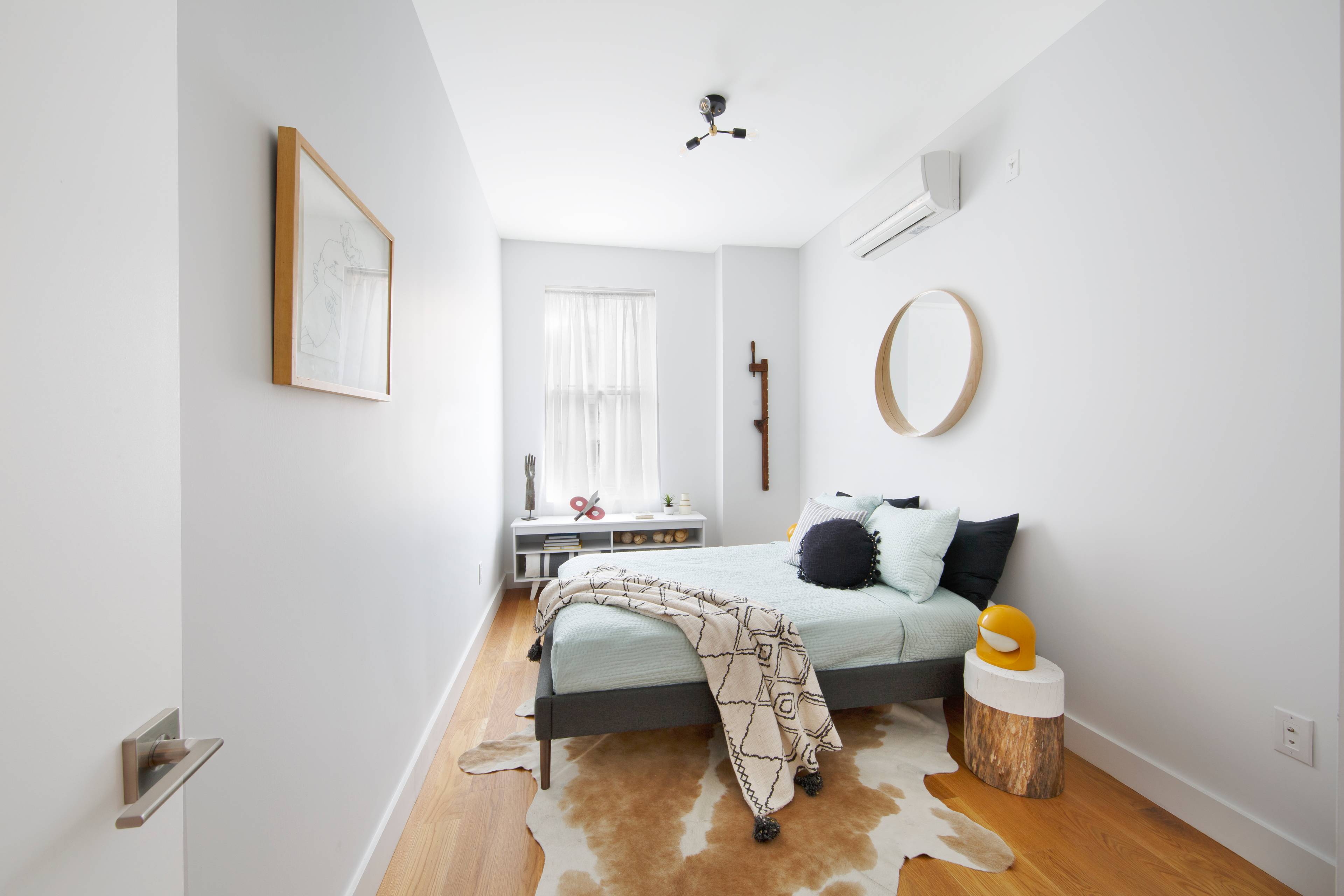 You will feel right at home at 906 Prospect place, a boutique condo building in the heart of the Crown Heights historic district.