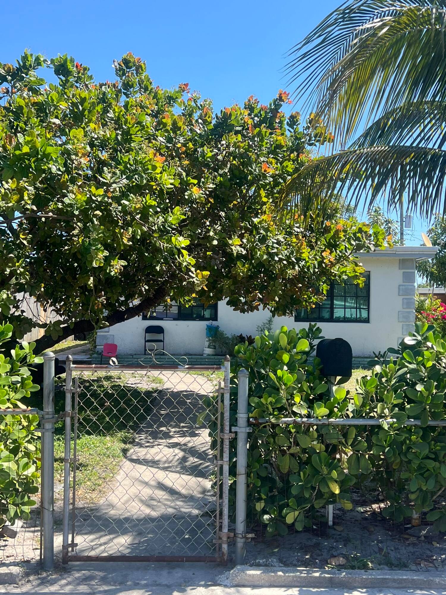 Completely Renovated Gem in the Heart of Lake Worth Beach !