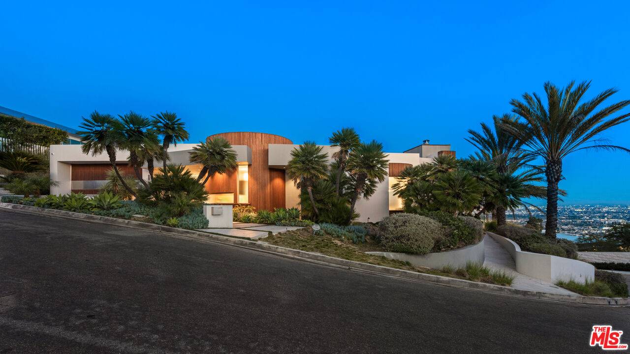 9305   Nightingale Dr 5.0 Sunset Strip LA