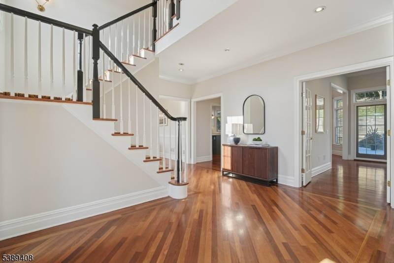 Welcome to the sought after Rolling Hill neighborhood of Morris Township !
