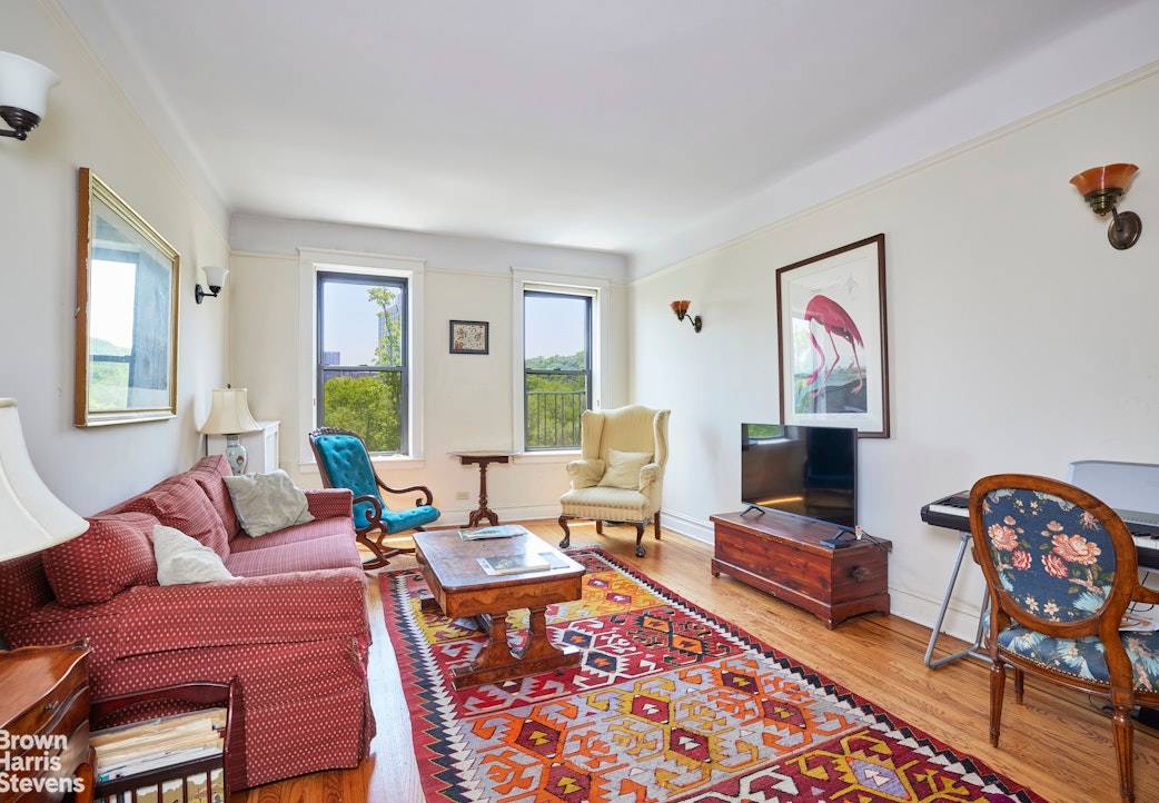 Welcome to 1825 Riverside Drive, Apt.