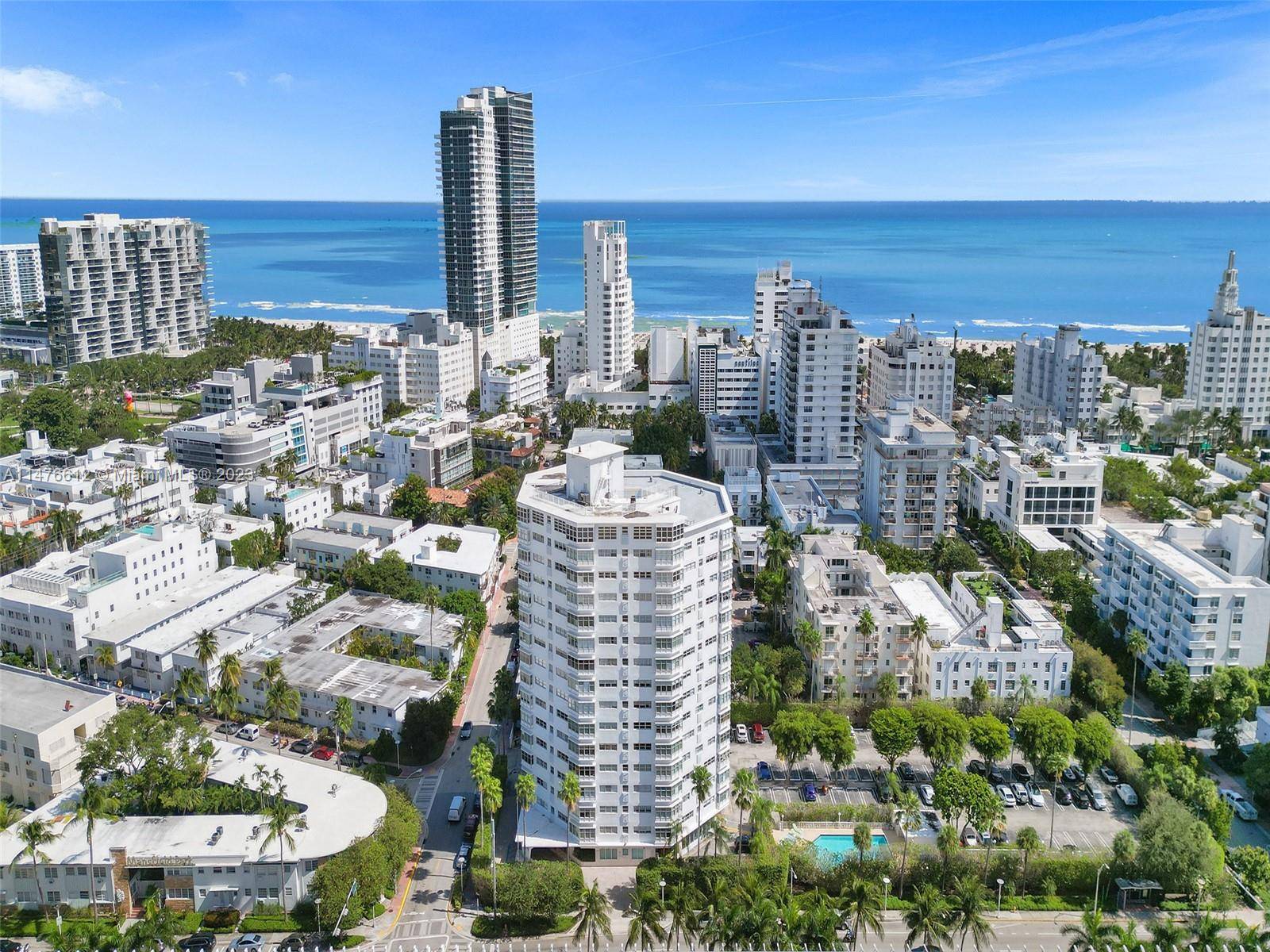 Spacious split floor plan 2 bedroom 2 bathroom condo on suite bath rooms and extra office space.