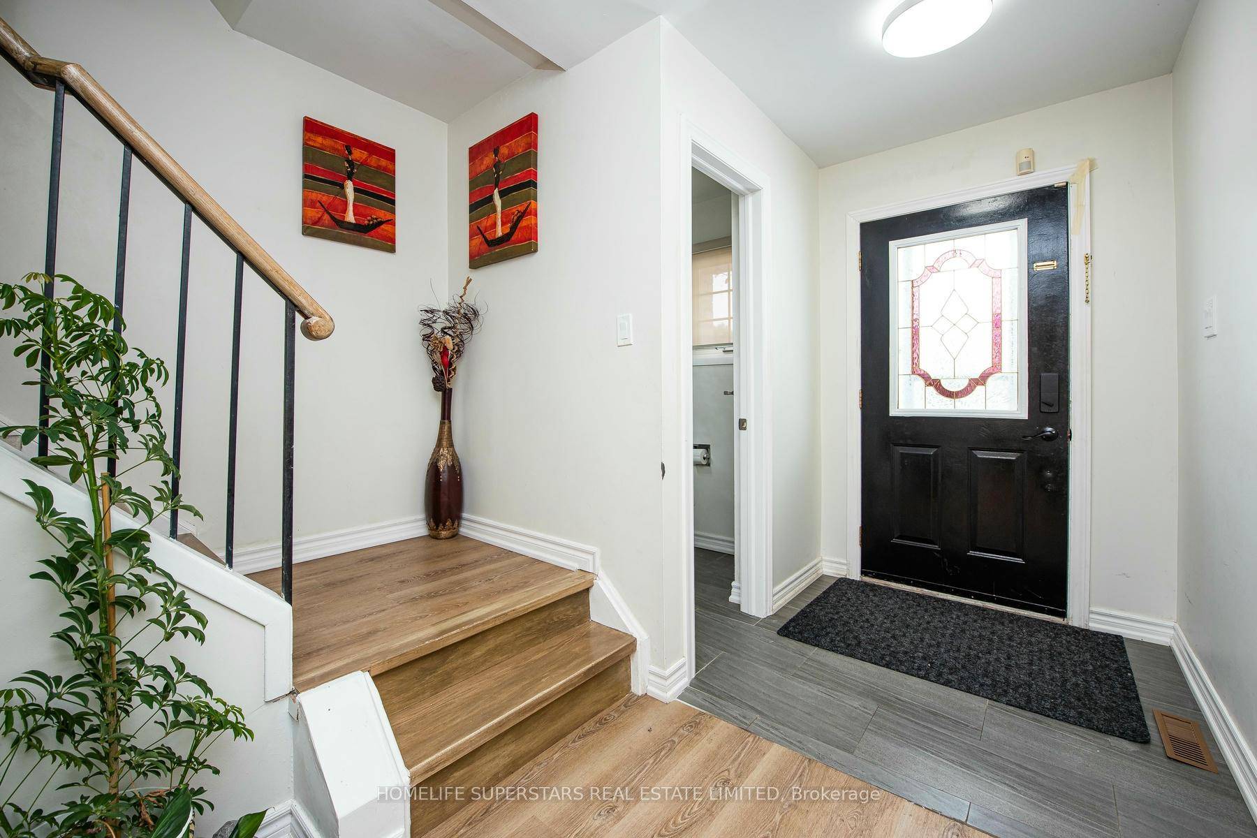 Beautifully Renovated Detached House In A Quite Court Near Parks, Schools And Public Transit.