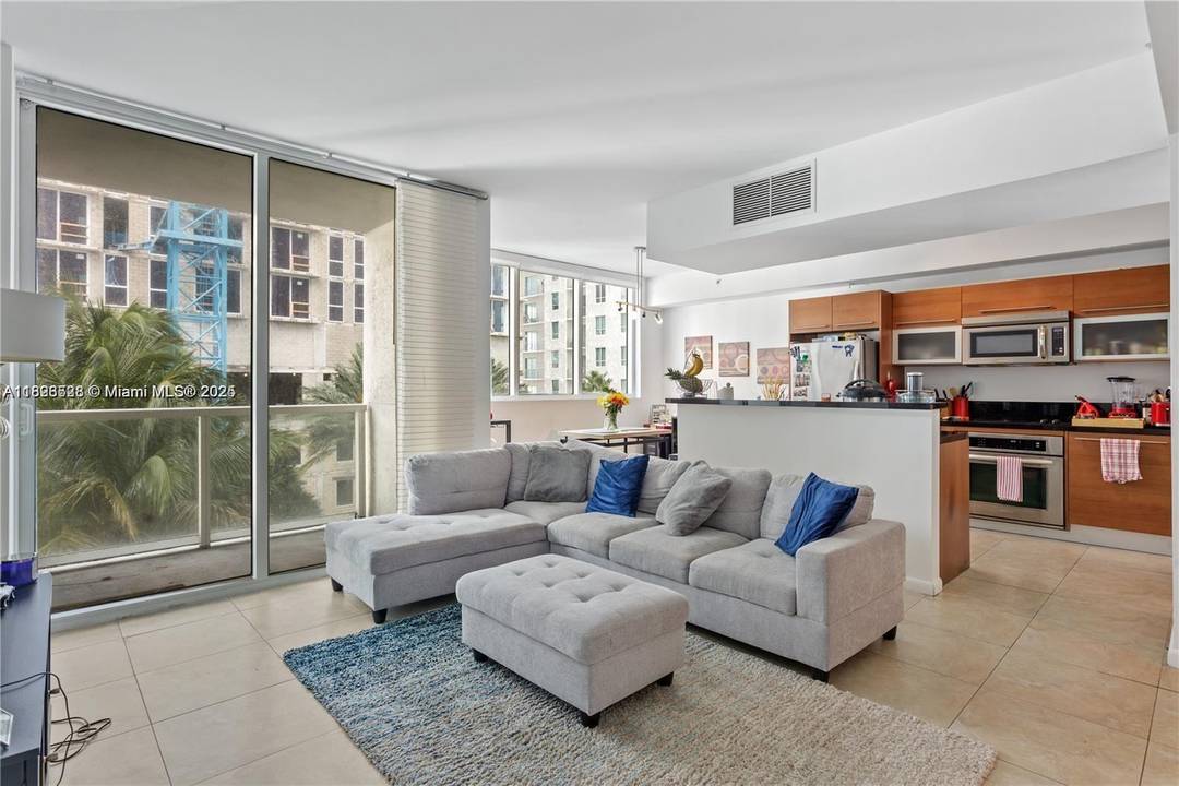 Corner Unit in the Heart of Downtown Miami !