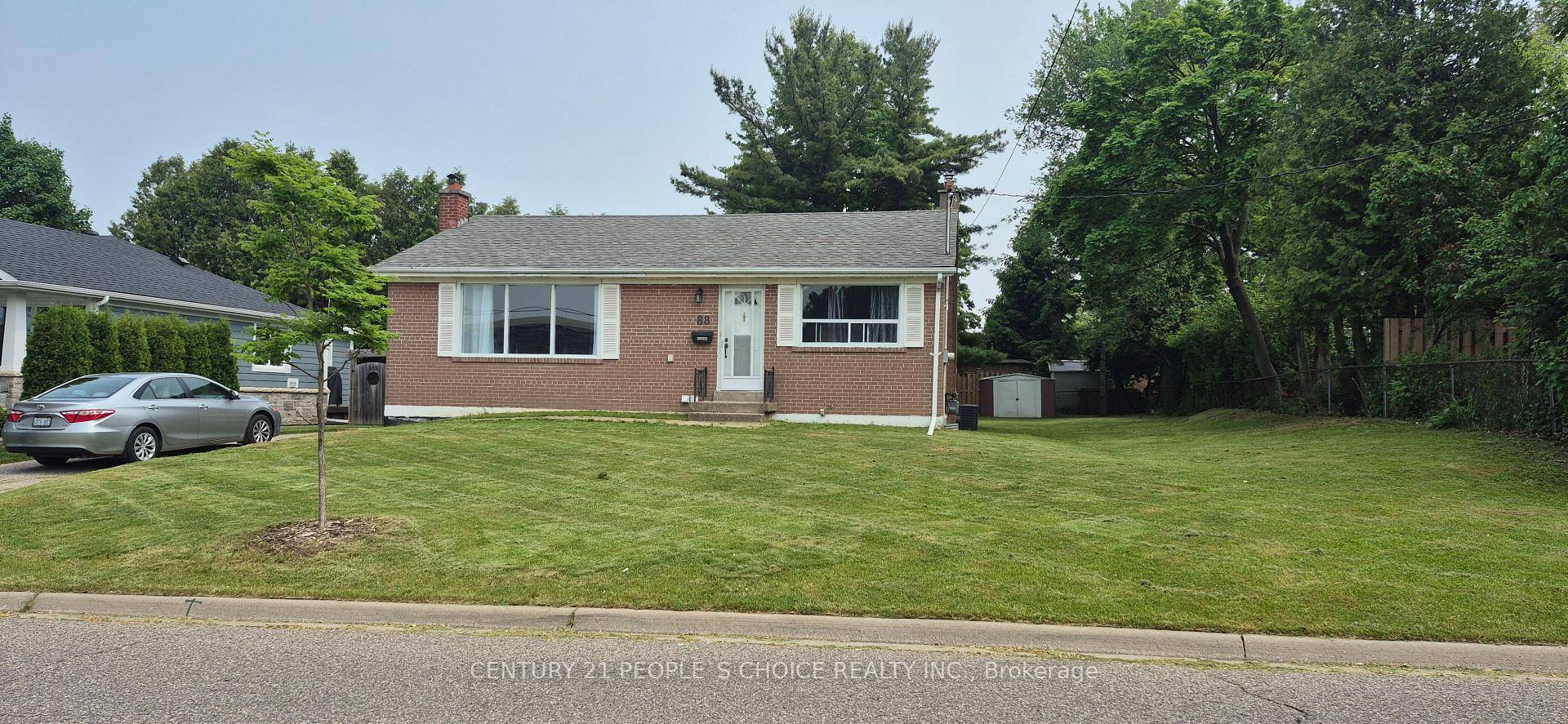 Entire House For Rent Updated, Freshly Painted 3 Bedrooms, 2 Full Bathrooms Detached Home In Highly Desirable Area of Streetsville.