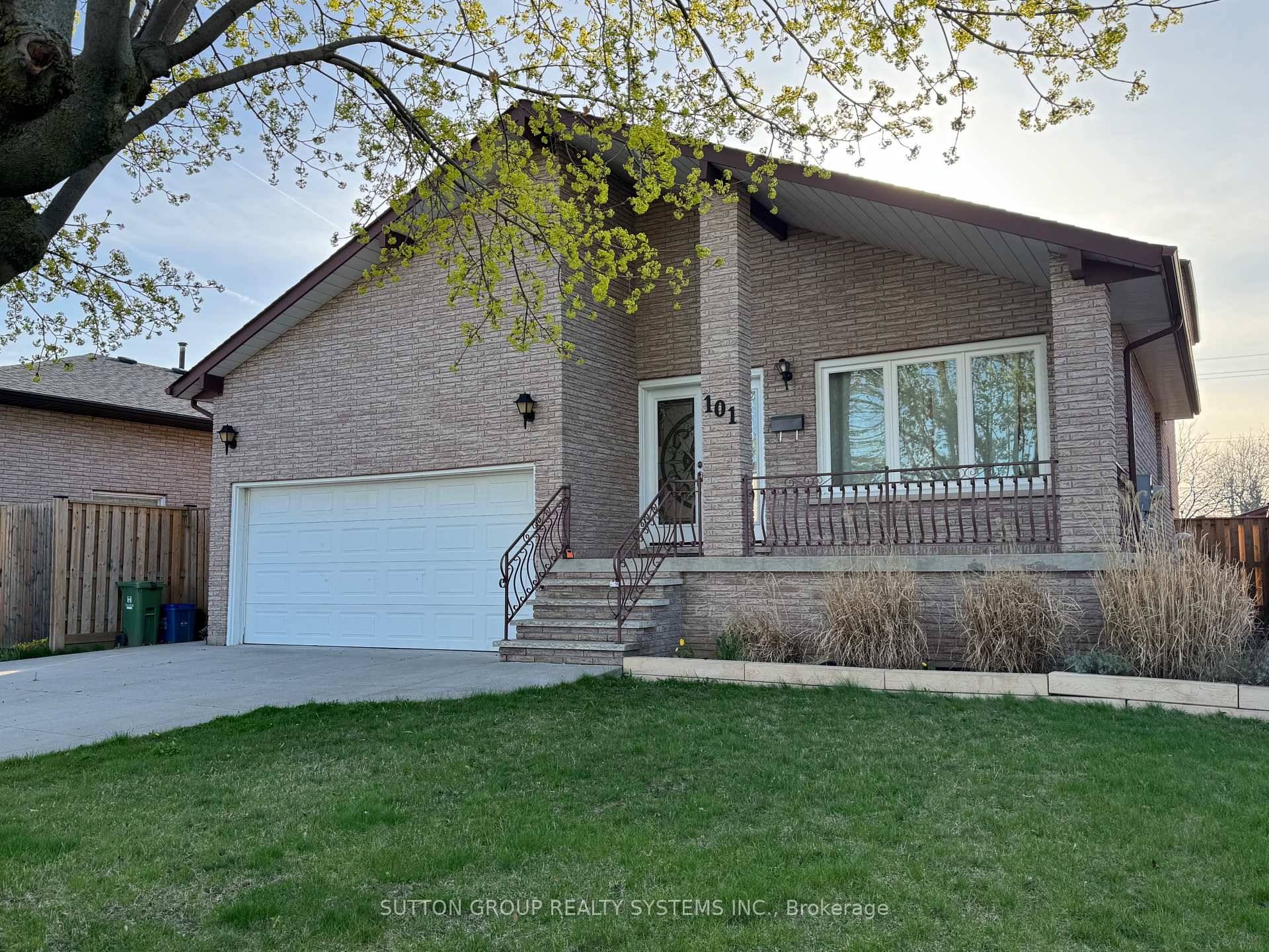 This charming 3 level back split is nestled in a highly sought after Stoney Creek neighbourhood perfect for families and ideally located just minutes from the QEW and Red Hill ...