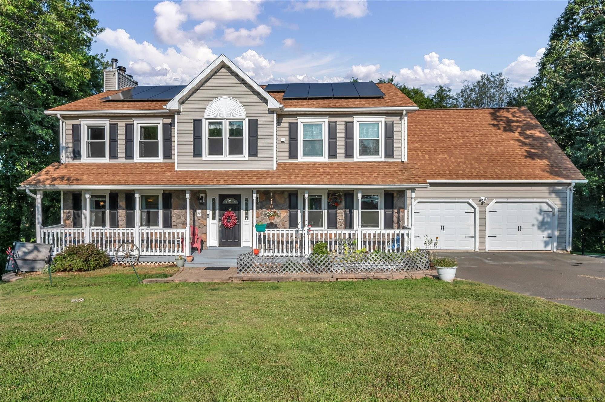 Set at the end of a quiet cul de sac in a desirable neighborhood, this spacious colonial offers 6 bedrooms and 3.