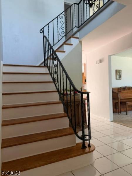 Colonial style home offers approx 2, 779 sq ft, 2 Story entry foyer with updated powder room and 2 spacious closets.