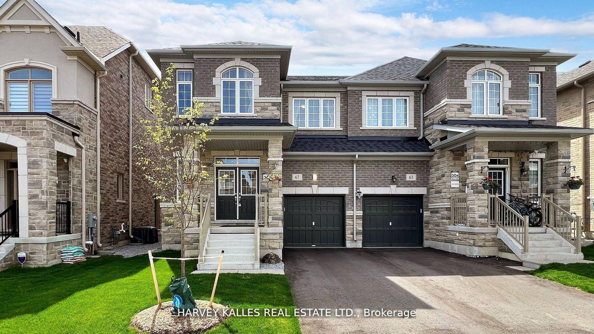Stunning 4 year old 1951 SF Green Park Home in much sought after Location.