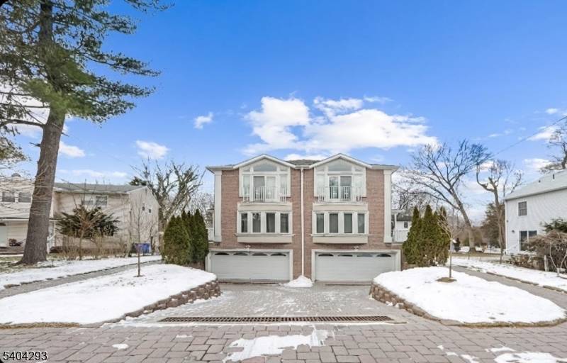 Well maintained and spacious townhouse rental featuring 3 bedrooms and 3.