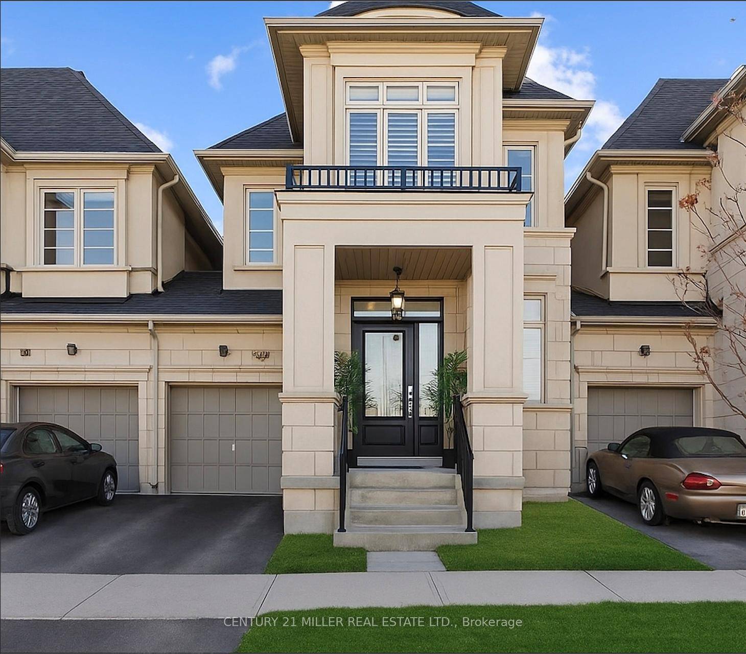 Located in Oakville's sought after Preserve community, this fully furnished executive townhome offers a perfect blend of comfort and sophistication.