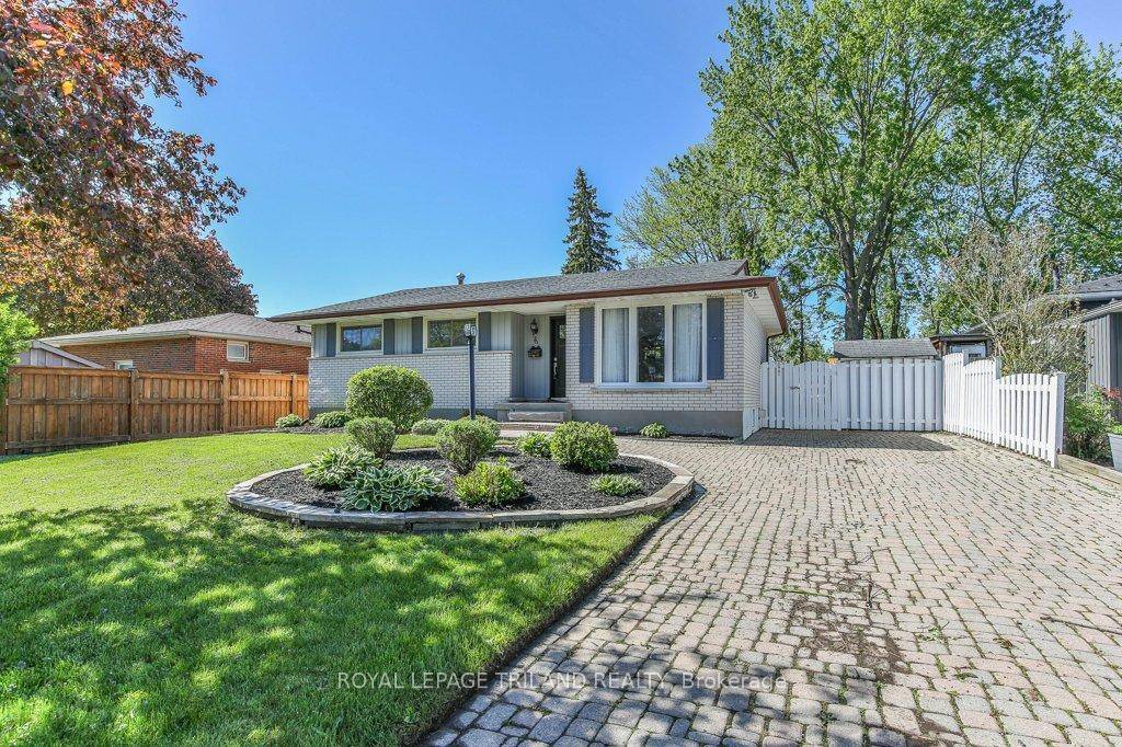 Welcome to 76 Masson Court a delightful brick bungalow nestled in a serene cul de sac in South London.