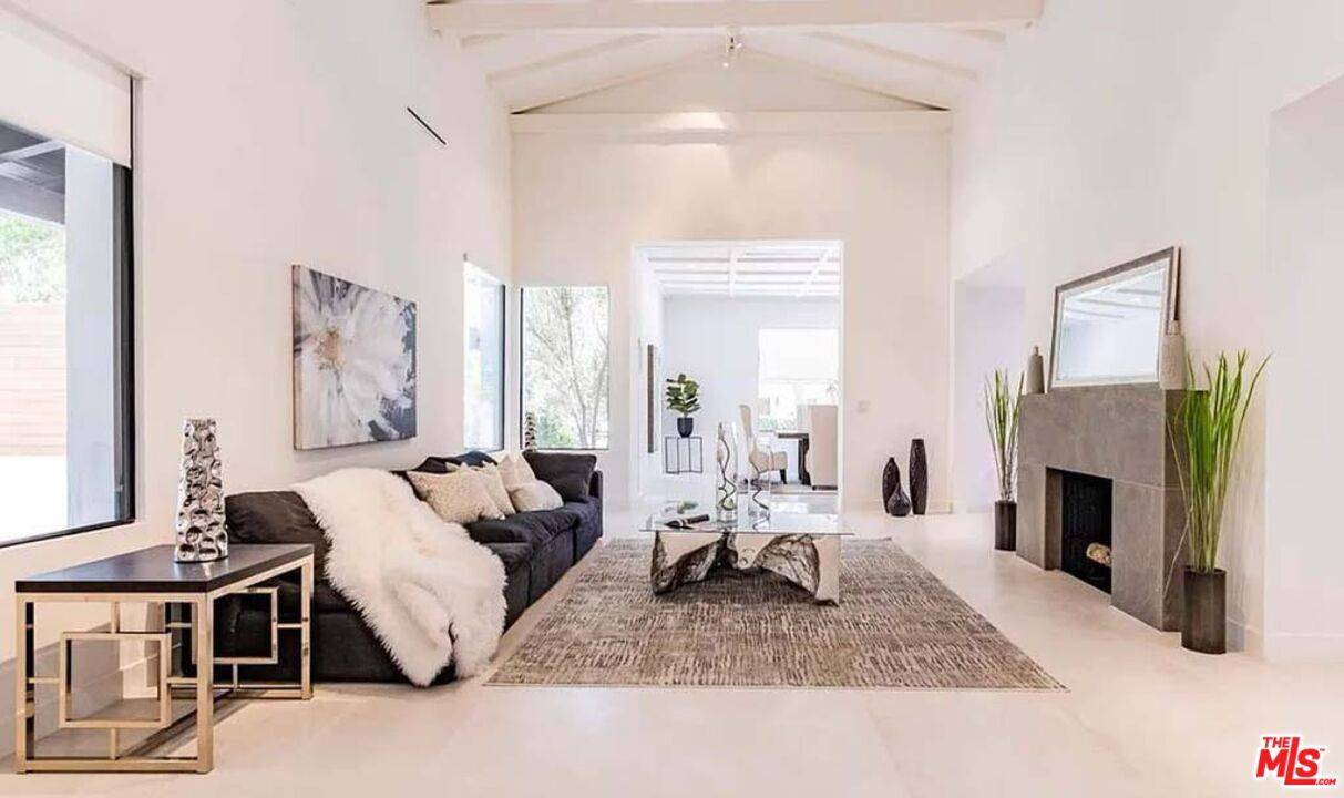201 S Bedford Dr 5BR Beverly Hills La