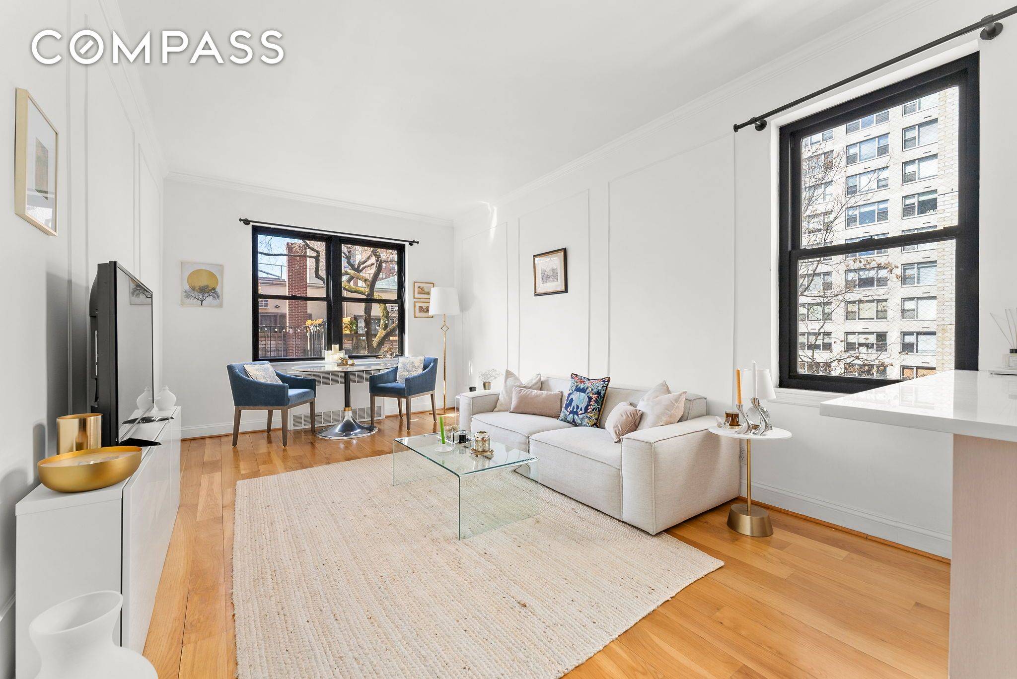 Bright amp ; Elegant Yorkville Gem Steps from Carl Schurz Park !